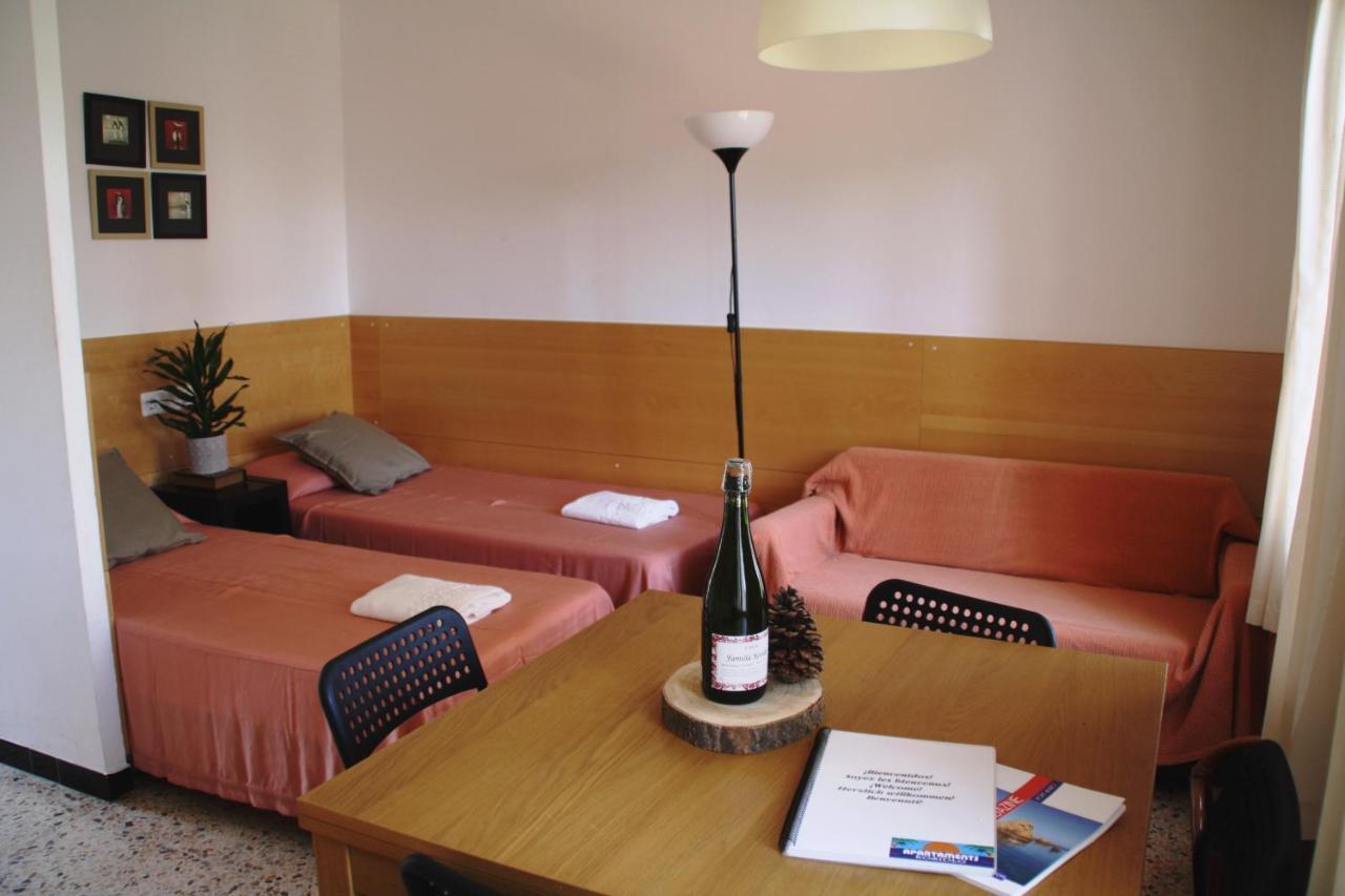 Apartaments Margarita Sabina Pinell Platja d'Aro Exteriör bild